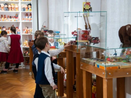 S-a deschis expoziția de jucării la Muzeul de Artă