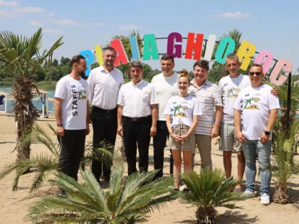 S-a deschis oficial noul sezon de vară pe plaja de la Ghioroc (video)