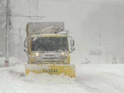 "S-A INTORS IARNA! PARCA SUNTEM IN IANUARIE". ZAPADA DE APRILIE A BLOCAT DRUMURILE DIN MAI MULTE JUDETE DIN TARA