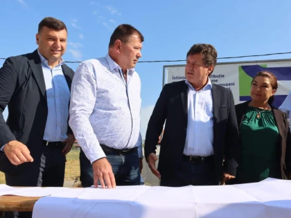 S-a semnat contractul de extindere a rețelei de gaz în Frumușeni