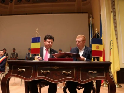 S-a semnat înfrățirea între Consiliul Județean Arad și Raionul Ialoveni din Republica Moldova