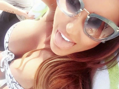 S-A TREZIT CU NOAPTEA-N CAP SI CU SANII PE AFARA! BIANCA DRAGUSANU LE DA SAH MAT ARABILOR