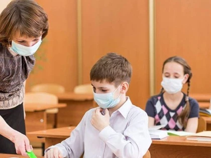 S-au aprobat scenariile de desfășurare a cursurilor în școlile și grădinițele din județul Arad, începând de luni