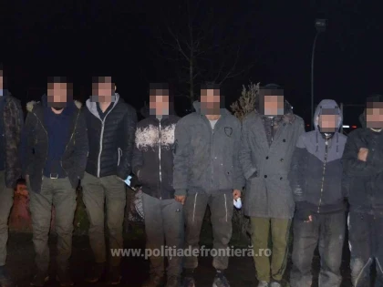 Şaisprezece cetăţeni din Afganistan, Pakistan, Camerun şi Coasta de Fildeş, depistați de polițiștii de frontieră arădeni