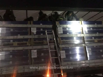 Șaisprezece cetăţeni străini au încercat să treacă ilegal graniţa în Ungaria, prin vămile arădene