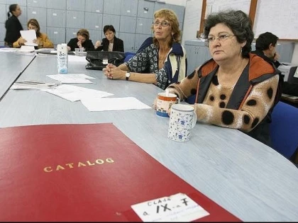 Salariaţii din învăţământ primesc în 2020 vouchere de vacanţă
