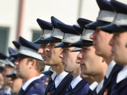 Salariile militarilor și polițiștilor au crescut de la 1 ianuarie