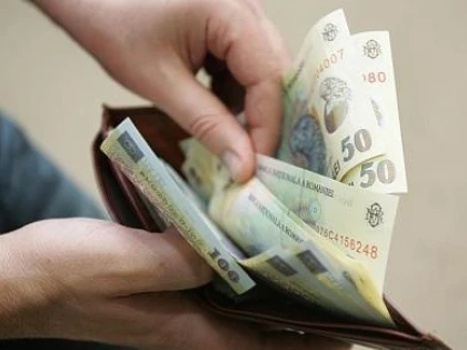 Salariul mediu net a scăzut în luna aprilie