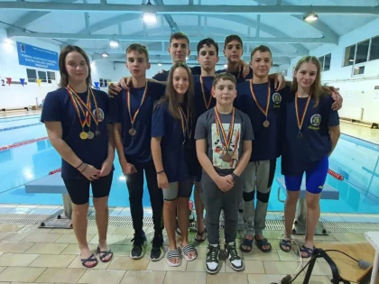 Salbă de medalii la competiții internaționale, pentru înotătorii și luptătorii de la CSȘ Gloria Arad (FOTO)