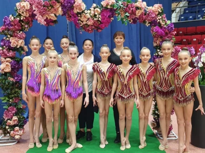 Salbă de medalii pentru gimnastele arădene, la ritmică
