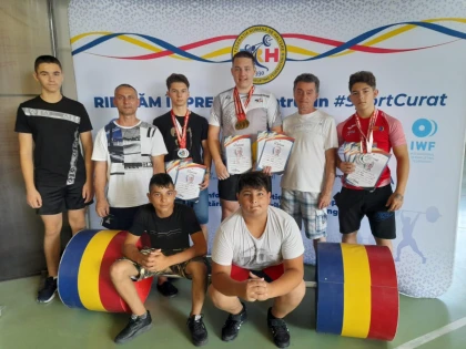 Salbă de medalii pentru halterofilii de la CSM Arad, la finala naţională U17