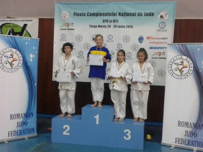 SALBA DE MEDALII PENTRU MICII JUDOKA ARADENI