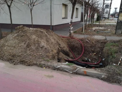 Săpăturile nesemnalizate pun în pericol trecătorii din cartierul Gai