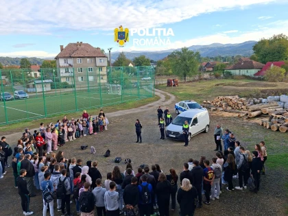 „Săptămâna prevenirii criminalității” s-a încheiat alături de elevii din Hălmagiu și Vârfurile