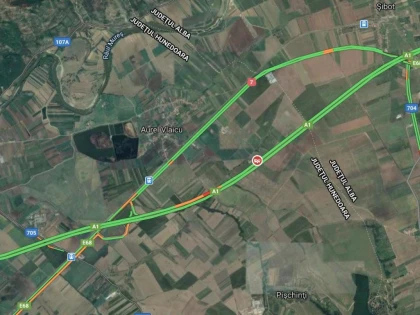 Șase autoturisme și două autotrenuri s-au ciocnit pe A1, după ce s-a desprins roata unui TIR