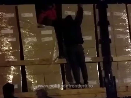 Şase cetăţeni străini au încercat să treacă ilegal frontiera prin vama Nădlac II