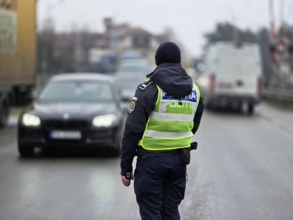 Șase din zece români recunosc că au încălcat regulile de circulație