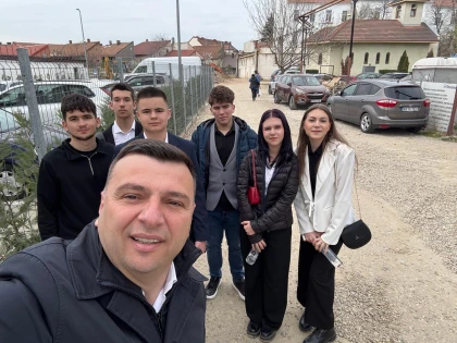 Șase elevi au văzut din interior cum funcționează Consiliul Județean Arad