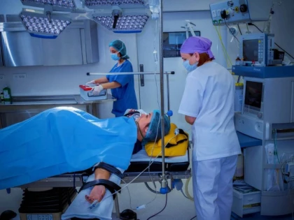 Șase mămici confirmate cu COVID-19 au născut în ultima lună la maternitatea din Arad