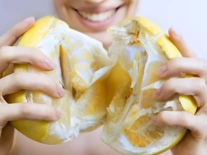Șase motive pentru care să consumi pomelo în sezonul rece