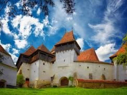 Satul din România în care ar putea fi interzise mașinile