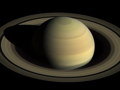 Saturn a detronat Jupiter şi a devenit planeta cu cei mai mulţi sateliţi naturali