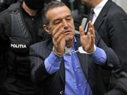 SCANDAL LA PUSCARIE: GIGI BECALI A SARIT SA BATA UN DETINUT