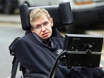 Scaunul cu rotile folosit de Stephen Hawking, vândut pentru o sumă uriașă