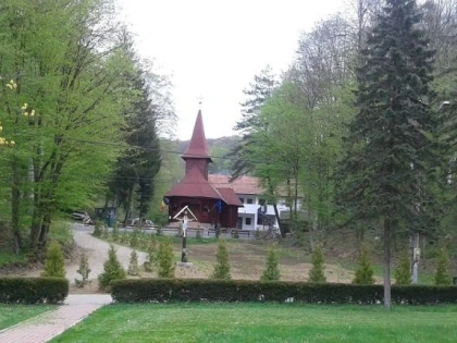 Schitul Moneasa, în haină de sărbătoare