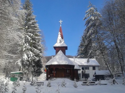 Schitul Moneasa, unul dintre puținele locașuri monahale construite în Arhiepiscopia Aradului după 1989