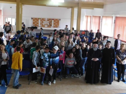 „ȘCOALA ALTFEL“, PENTRU COPIII DIN CASELE DE TIP FAMILIAL DIN SÂNTANA