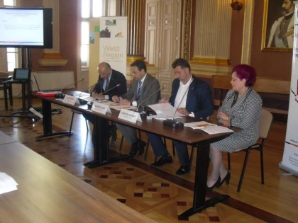 SCOALA GENERALA NR.5 DIN ARAD SI LICEUL MIHAI VITEAZUL DIN INEU VOR FI REABILITATE