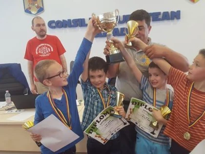 ȘCOALA GIMNAZIALĂ NR.5, CAMPIOANĂ LA ȘAH