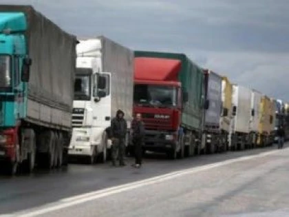 Se anunță noi blocaje la frontieră. Ungaria restricționează circulaţia pentru vehiculele cu o capacitate mai mare de 7,5 tone