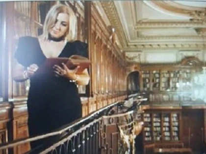 Se întâmplă în România! Biblioteca UMF, scenă pentru maneliști