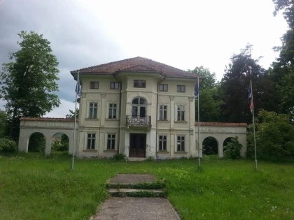 Se întâmplă în România! Castel din 1714 versus supermarket din 2017