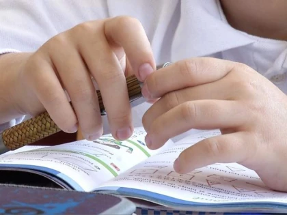 Se întâmplă în România: Un elev cu media 1,97, recompensat cu bursă de merit