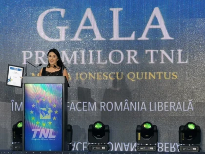 Se întoarce Quintus în mormânt: Patricia Dinga, împreună cu TNL Arad, obține premiul „Mircea Ionescu Quintus” pentru cea mai activă filială