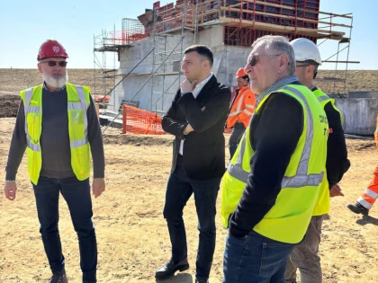 Se lucrează intens la noul pod feroviar peste Mureș