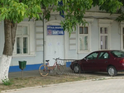Se plimba nestingherit prin Sântana, cu mandatul de închisoare în buzunar