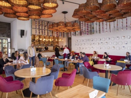 Se redeschid restaurantele, barurile și sălile de jocuri, în județul Arad. În mai multe localități masca e obligatorie pe stradă