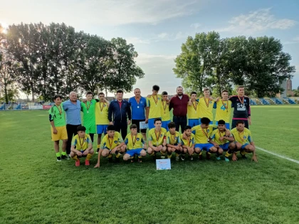Seară de sărbătoare la Pecica! Echipa de juniori U15 a Progresului Pecica a cucerit, pentru prima dată în istorie, titlul de campioană județeană! (foto)