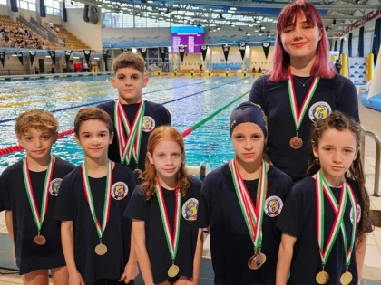 Secția de natație a Gloriei s-a întors cu 15 medalii de la un puternic concurs internațional