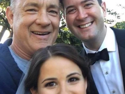 SELFIE-UL SĂPTĂMÂNII: TOM HANKS ȘI UN CUPLU DE MIRI