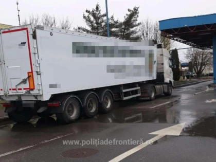 Semiremorcă cu nereguli, descoperită la P.T.F Vărșand