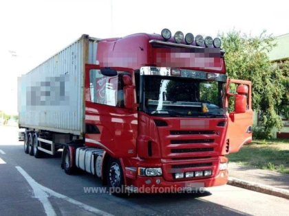 Semiremorcă plină cu calorifere, furată din Franța, depistată la frontieră