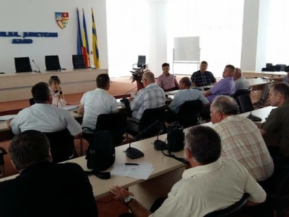 SENATORUL TRAIAN IGAS A PARTICIPAT LA SEDINTA ASOCIATIEI COMUNELOR, FILIALA ARAD