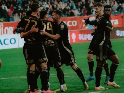 „Șepci” de titlu în SuperLiga! Universitatea Cluj e lider solitar, Hagi se salvează cu oltenii!