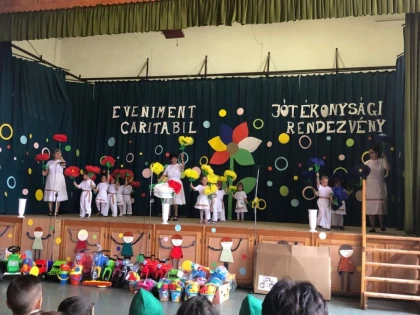 Serbarea absolvenţilor români la Gyula şi eveniment caritabil la Grădiniţa din Pocei