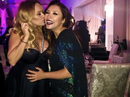 SEXY-MAMA! CUM S-A IMBRACAT ANDA ADAM LA BOTEZUL FETITEI ANDREI